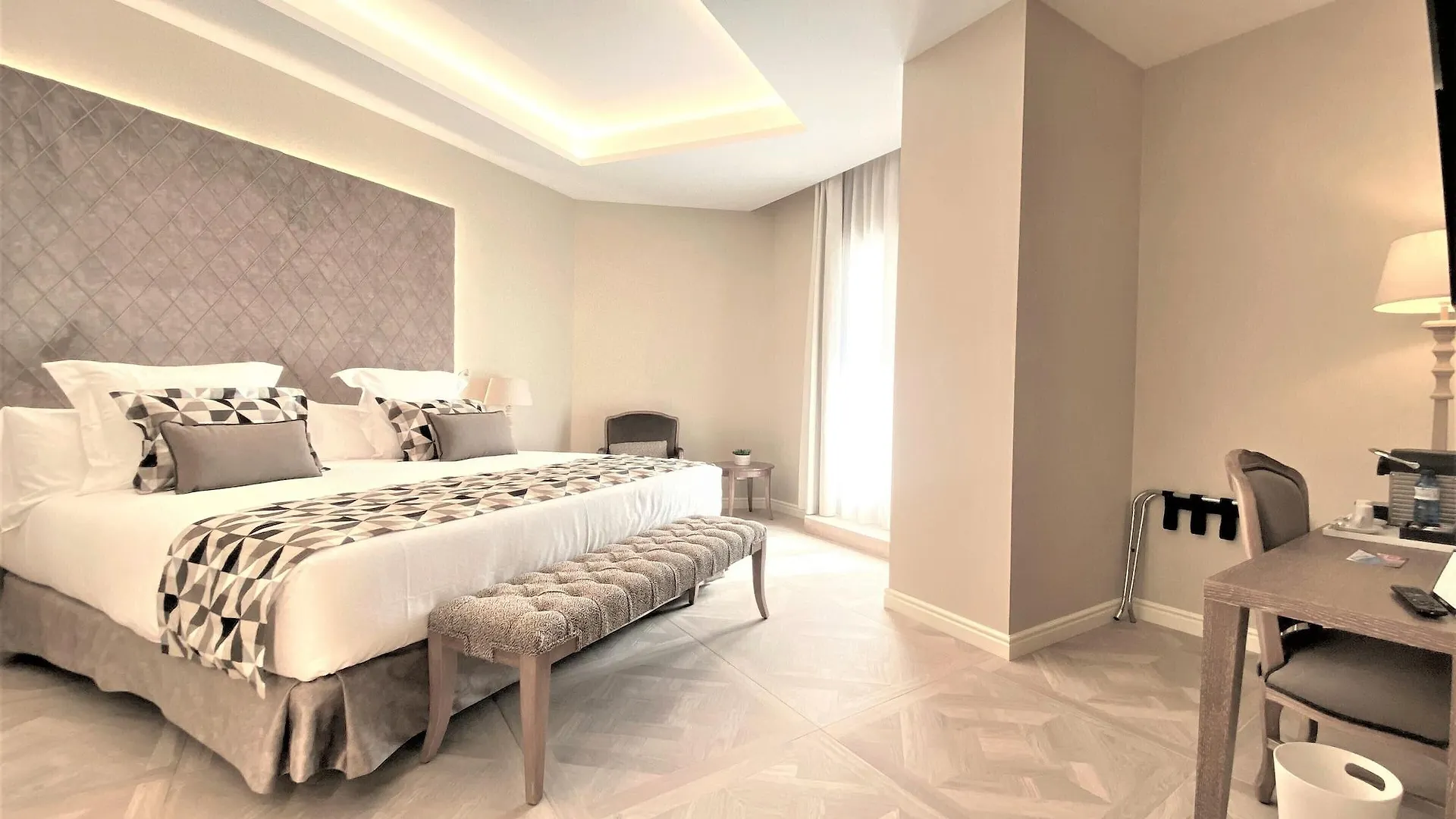 Lamaro Hotel Barcelona 5*,  Španělsko