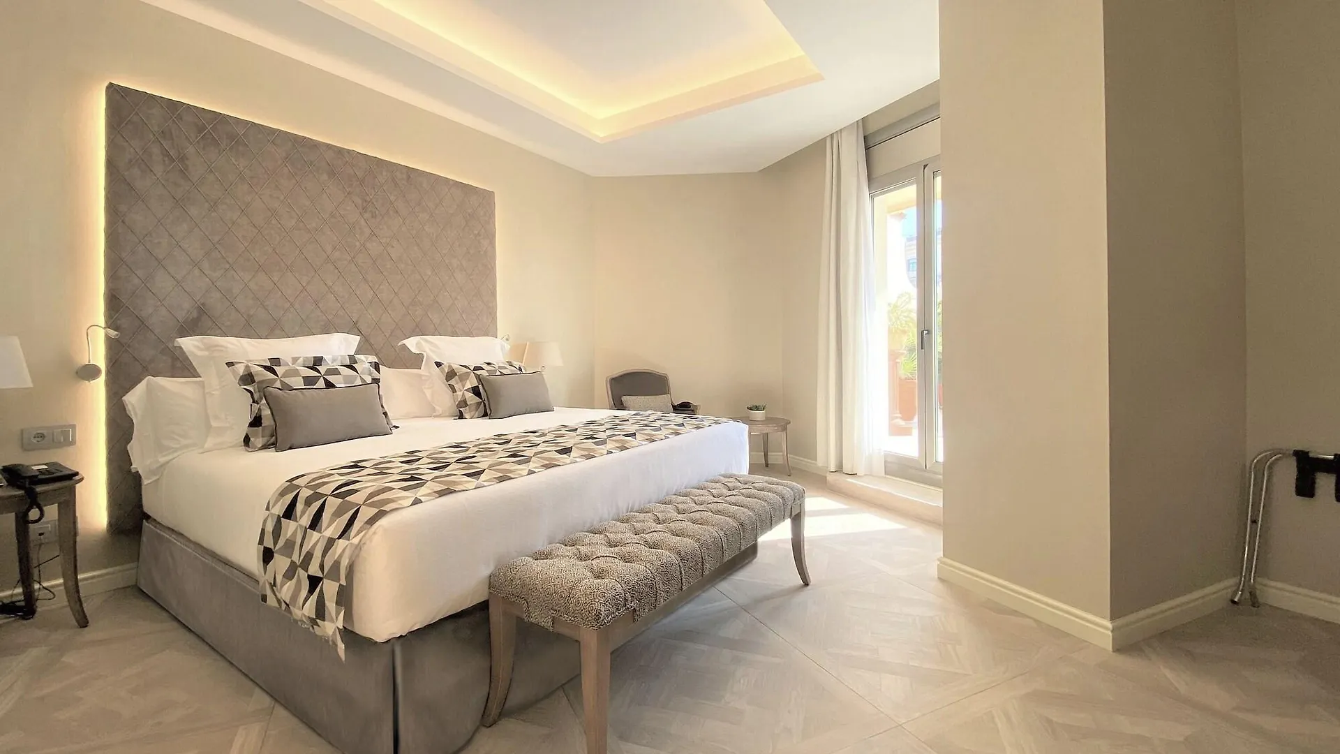 Lamaro Hotel Barcelona 5*,